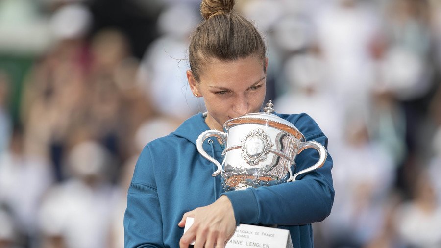 'Je suis Simona': Romanians angry after Charlie Hebdo depicts tennis star as scrap metal collector