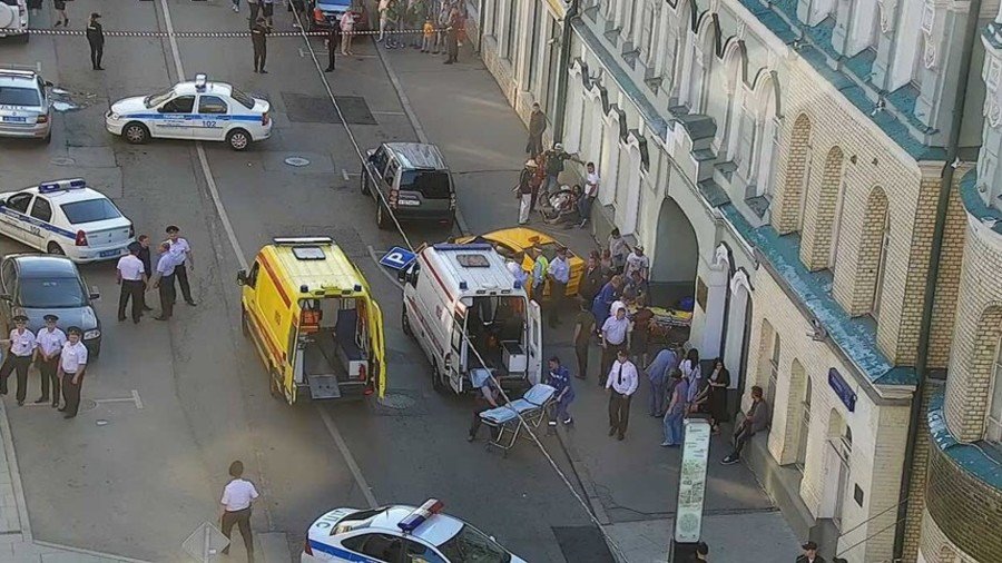 Taxi driver loses control & accidentally drives into crowd in Moscow (VIDEO)