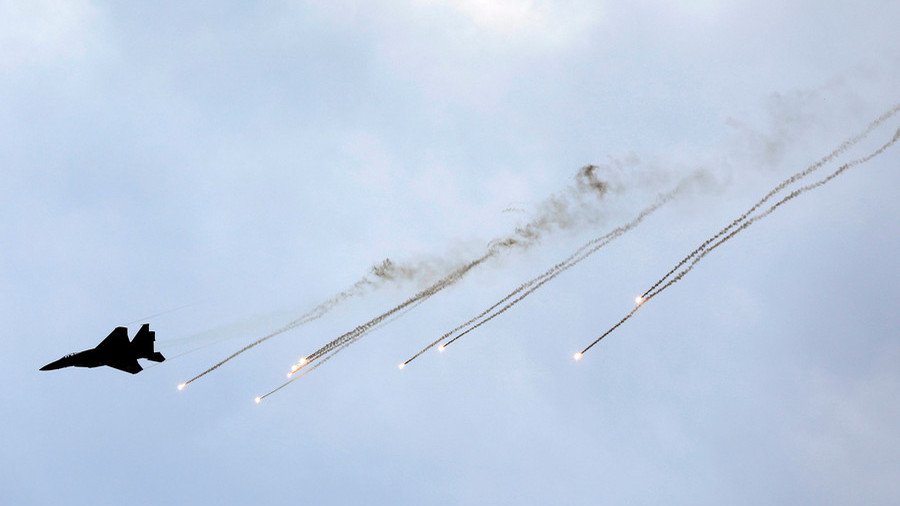 Israeli jets strike 9 targets in Gaza in response to ‘explosive kites & balloons’ (VIDEO)