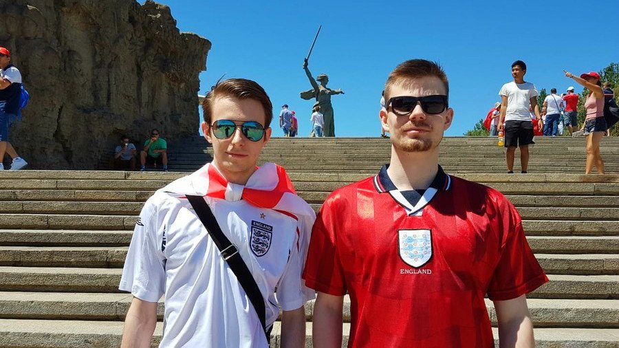'Aware of its significance’ – England fans pay respects at WWII memorial, win friends in Volgograd