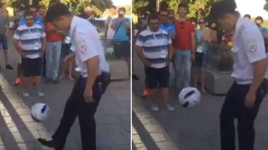 Russian police officer wows fans with football juggling skills (VIDEO)