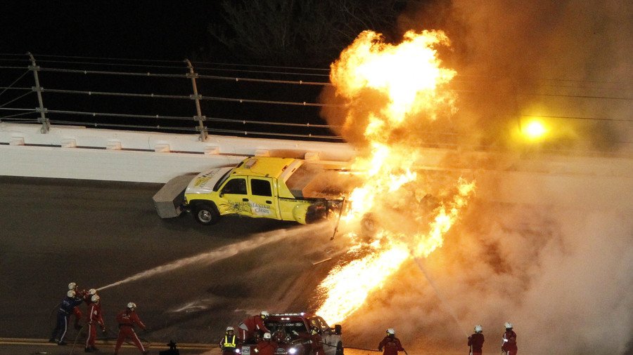  Dramatic rescue: Father pulls son from burning race car (VIDEO)