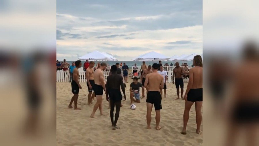 Kasper Schmeichel & Denmark teammates hit the beach for relaxed training session (VIDEO)  