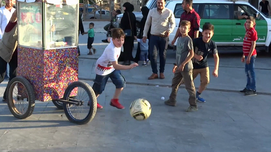 Aleppo’s World Cup fever: Restored Syrian city cafes overrun by football fans (VIDEO)