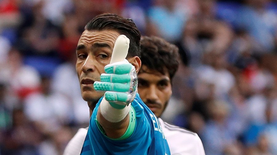 Egypt 'keeper El Hadary becomes oldest-ever World Cup player, makes incredible penalty save 