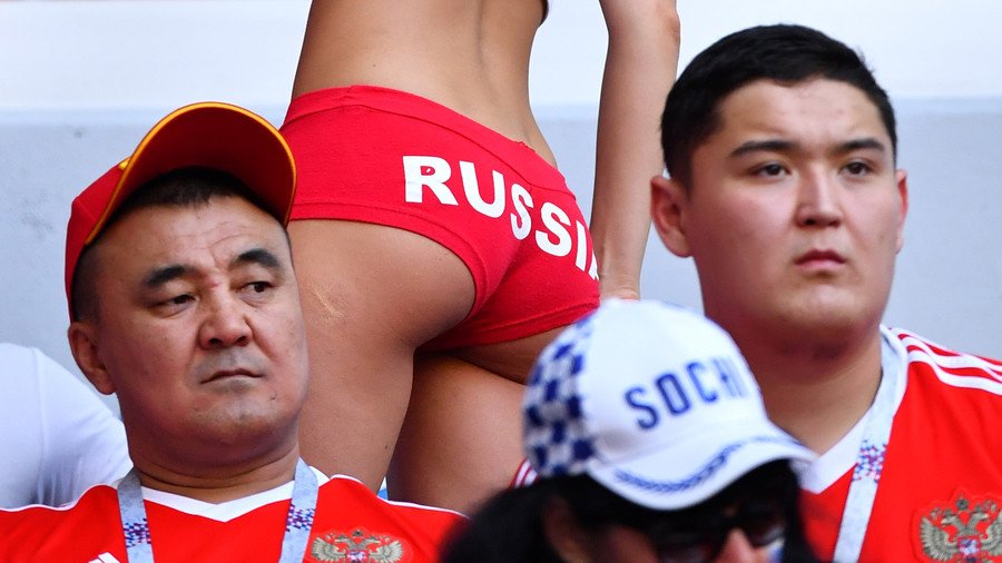 ‘Time of whores’?! Rabid article shaming Russian girls for romancing World Cup visitors sparks fury