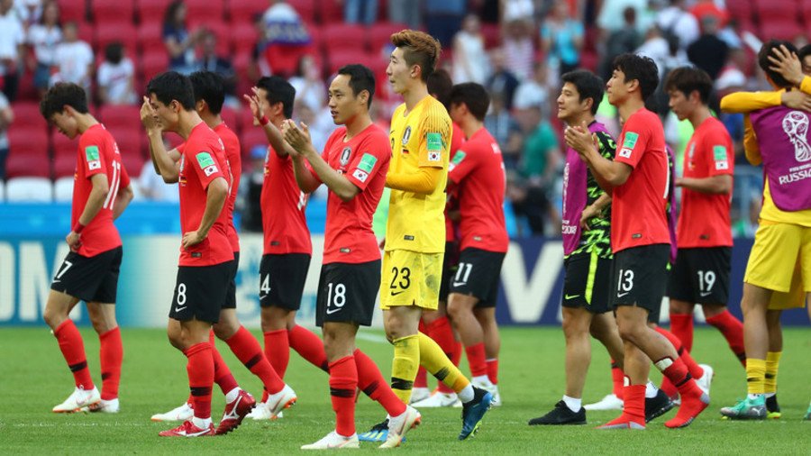 Eggs hurled at South Korea squad on return home from World Cup (VIDEO)