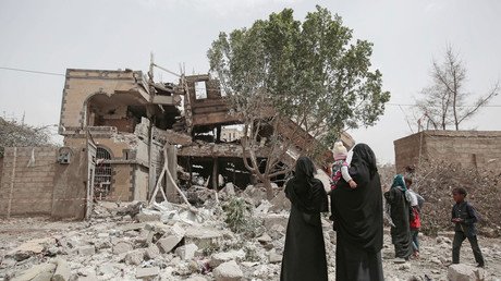 Hundreds killed and thousands flee as Saudi-led forces bomb Yemeni port to ‘liberate’ it