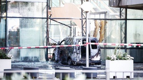 Car rams into top Dutch newspaper headquarters causing massive fire (PHOTOS, VIDEO)