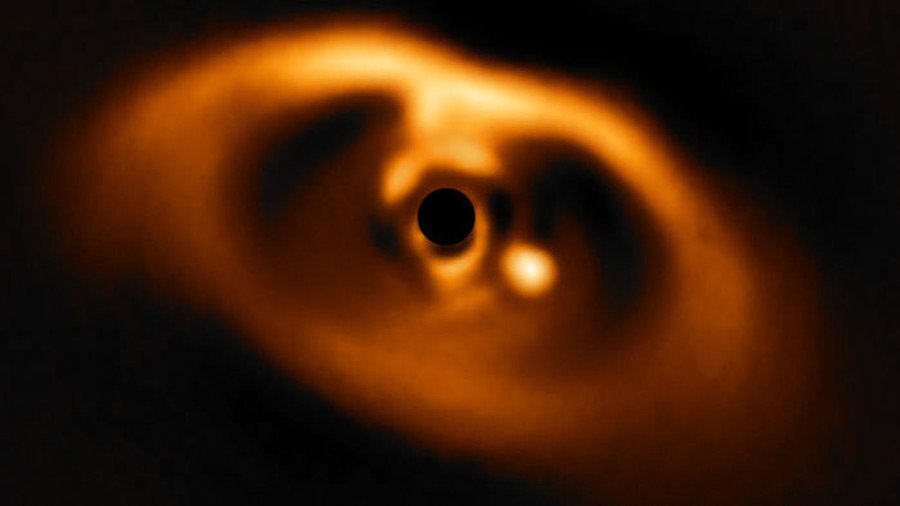Astronomers capture first-ever image of a newborn planet (VIDEO)