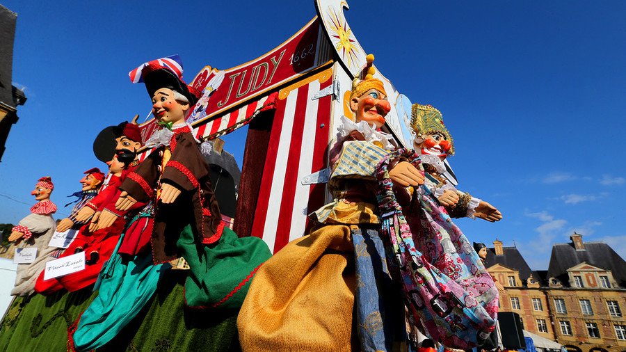 3rd grade teacher charged after trying to hypnotize pupils & forcing them to perform puppet shows