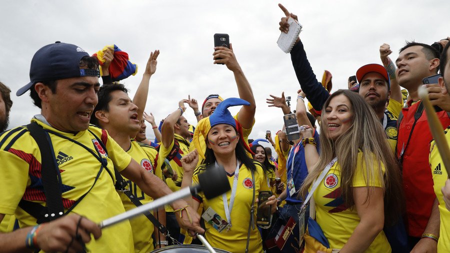 Colombians turn Moscow yellow ahead of World Cup game with England (VIDEOS)