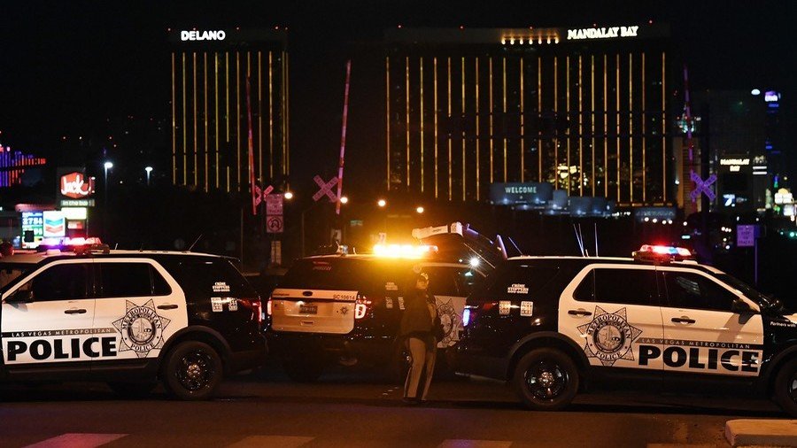 ‘Hesitating’ police officer’s response to Mandalay Bay massacre under review (VIDEO)