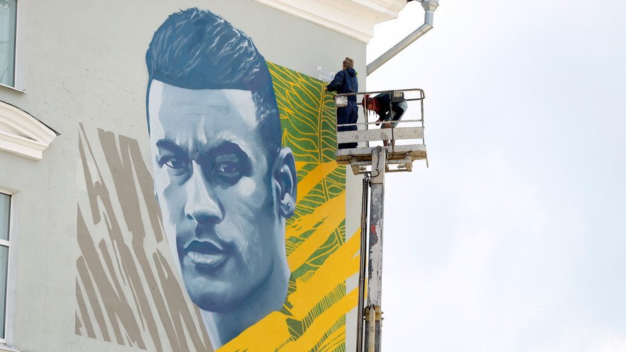 'What are you facing up to me for pal?’ Neymar reacts to his gigantic mural in Kazan 