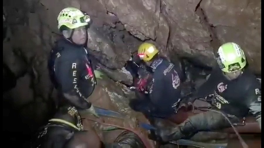 Four children saved from flooded cave in Thailand, rescue op halted for night (VIDEO)