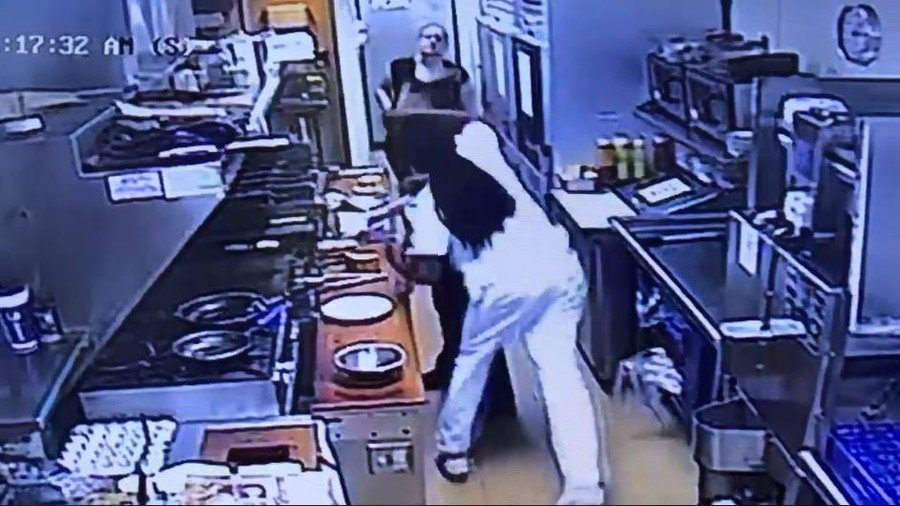 Kitchen worker pulls gun on man who ‘brutally’ sucker-punched her colleague (VIDEO)