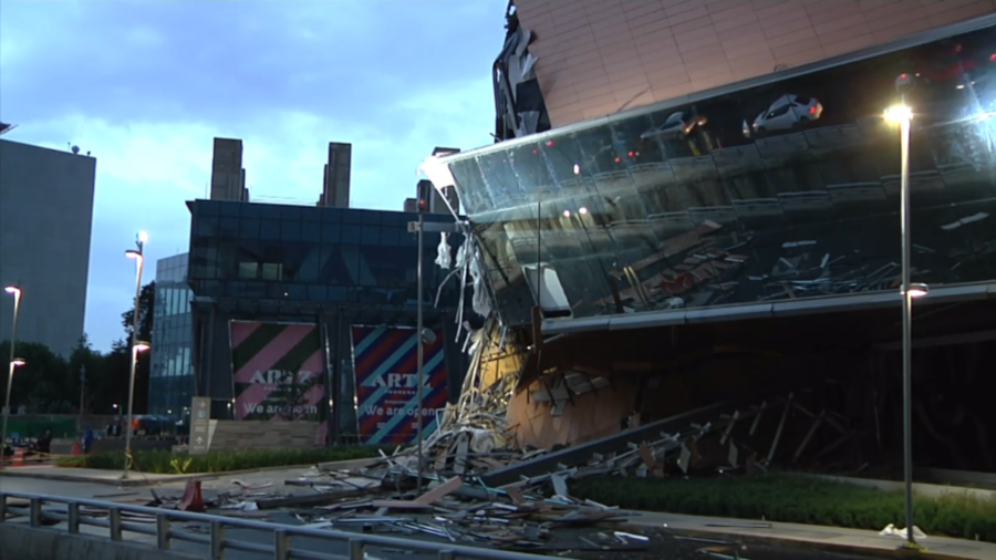 Video captures stunning moment brand new Mexico City mall collapses