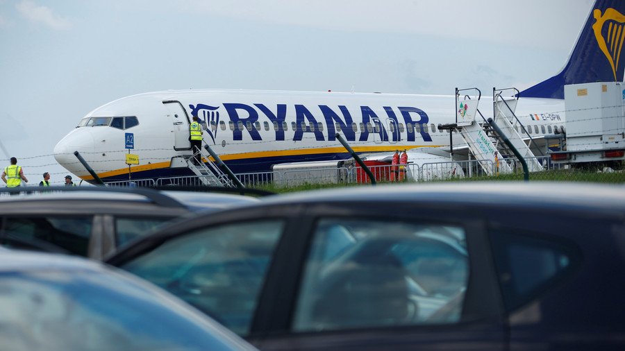 33 hospitalized after Ryanair flight plummets mid-air & makes emergency landing in Frankfurt