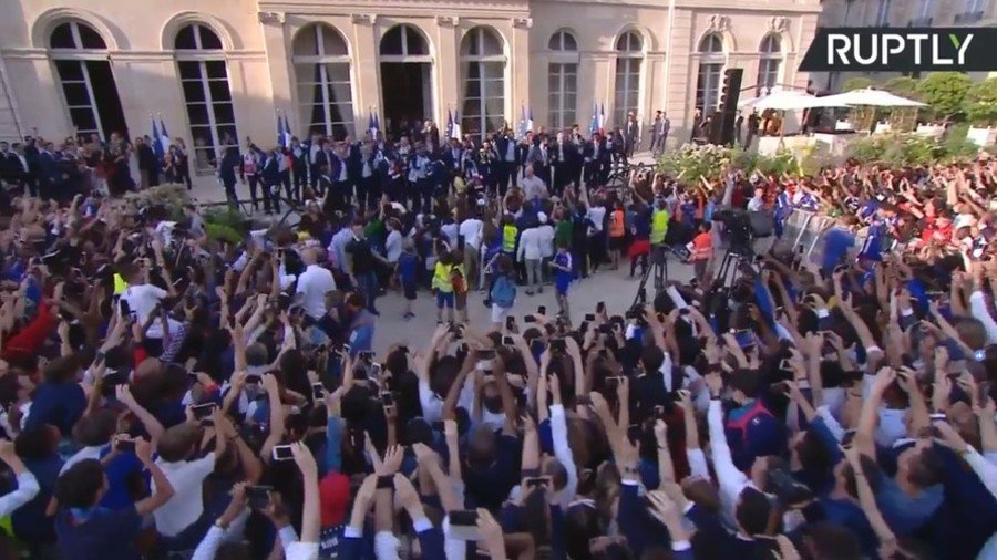 Macron hosts French World Cup winners at Elysee Palace (VIDEO)