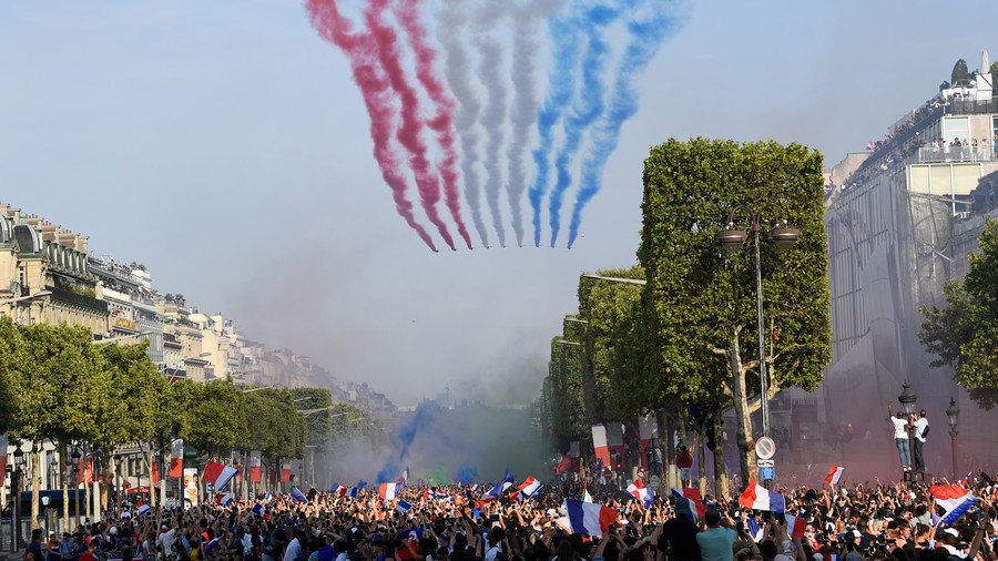 'Absolutely incredible': Elated Parisians extend heroes’ welcome to World Cup victors (VIDEO)   