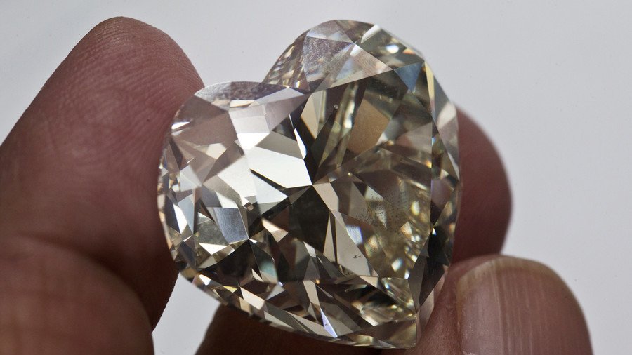 ‘Quadrillion tons’ of diamonds located 160km below Earth’s surface, researchers say