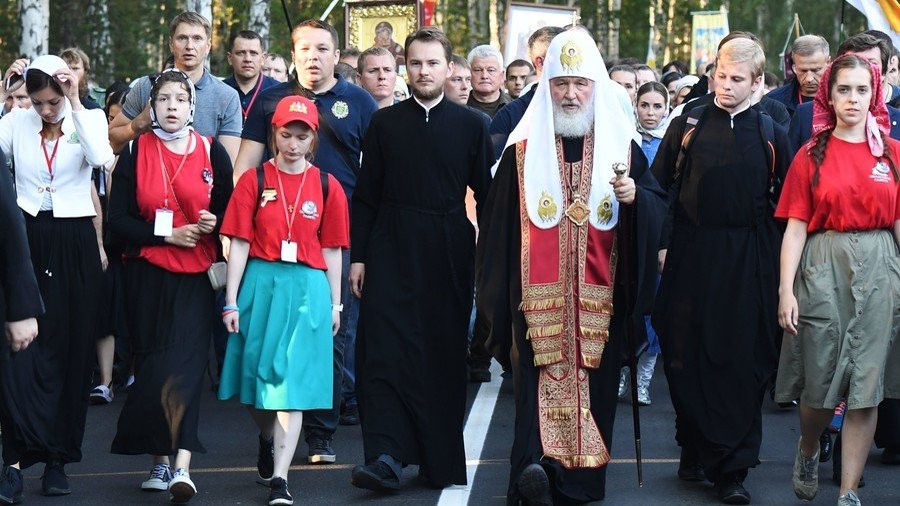 Russian patriarch heads 100,000-strong procession honoring Romanovs’ martyrdom