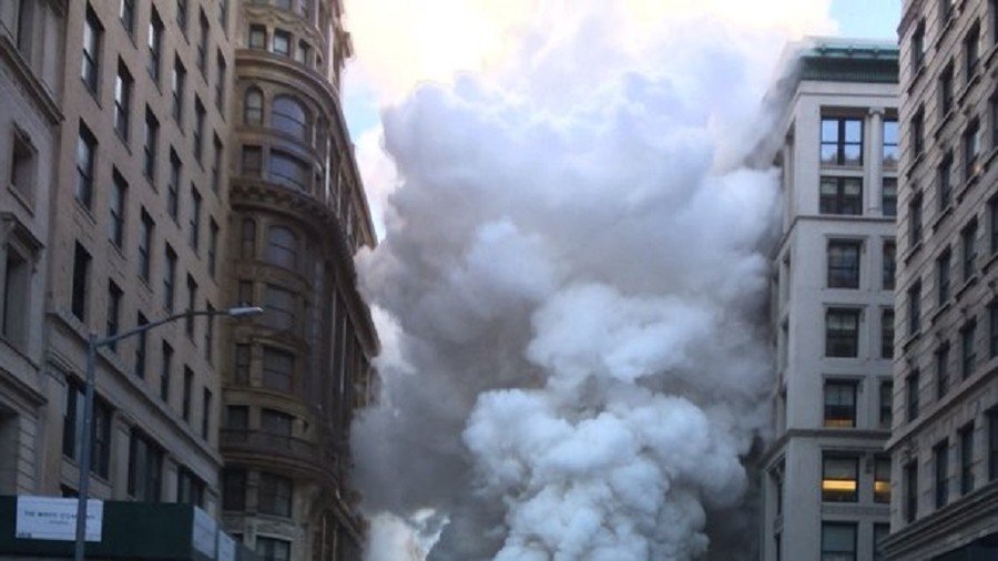 Pipe explosion fills Manhattan streets with steam (PHOTO, VIDEO)