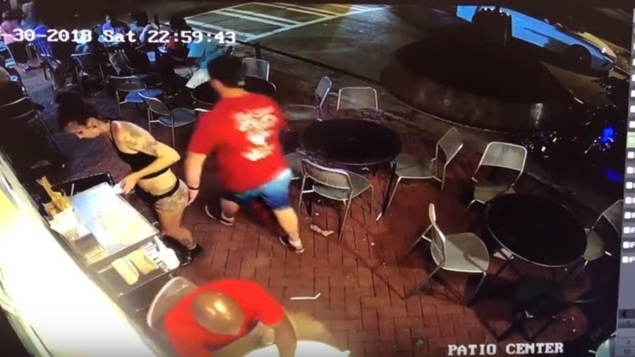 Girl power: Waitress tackles diner who groped her backside in pizzeria (VIDEO)