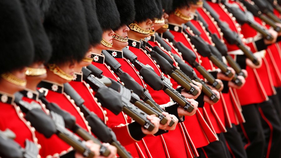 Royal rumble: Queen’s Guard plows through female tourist blocking his marching route (VIDEO)