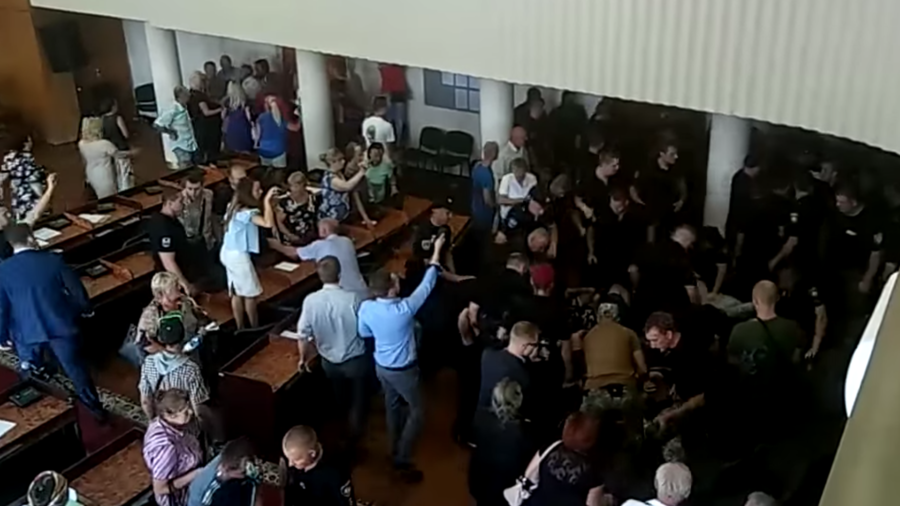50 arrested after city council session descends into fist-fight in Ukraine (VIDEOS)