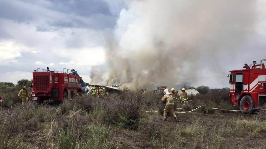 Plane with 103 on board crashes in Mexico, everyone survives