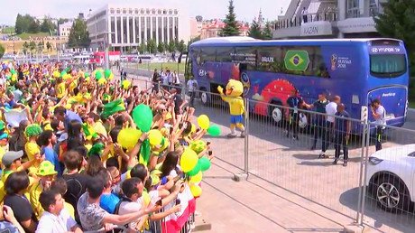 Brazil arrive in Kazan to raucous reception ahead of World Cup quarter-final (VIDEO)