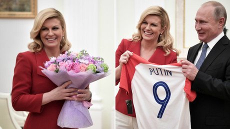 Putin presents Croatian president with flowers, gets football jersey in return (VIDEO, PHOTOS)