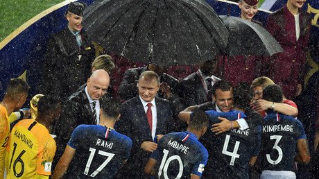 Rain breaks out during World Cup award ceremony in Moscow (PHOTOS)