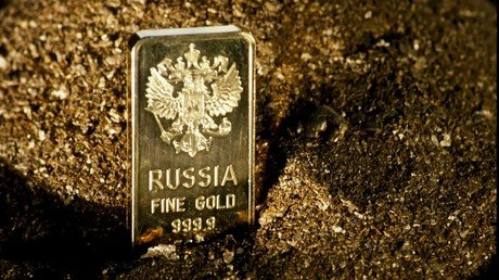 Where does Russia keep its huge gold reserves?
