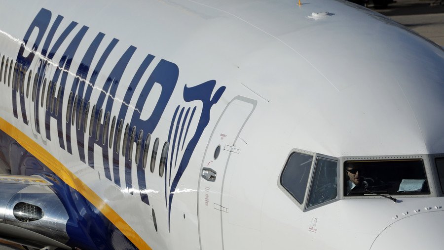 Cell phone blaze aboard Ryanair flight sparks panicked evacuation (VIDEO)