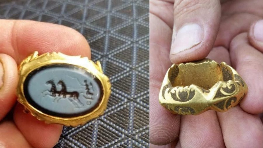 1,800yo Roman gold ring discovered by metal detectorist (PHOTOS)