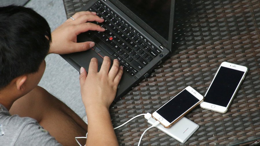 Blue light emitted from smartphones and laptops accelerates blindness – study