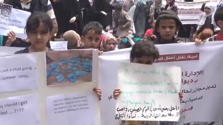 Yemeni children protest Saudi-led aggression after school bus airstrike tragedy (VIDEO)