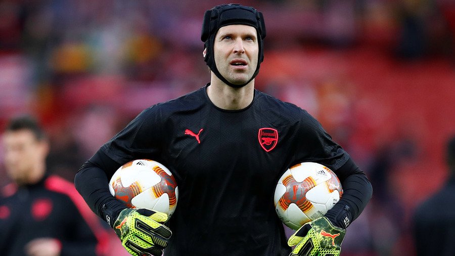  Arsenal keeper Cech left frustrated after being mocked on Twitter over weekend gaffe