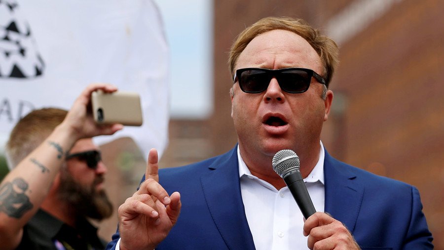 Feds shutter & fine ‘pirate’ Texas radio that broadcast Alex Jones