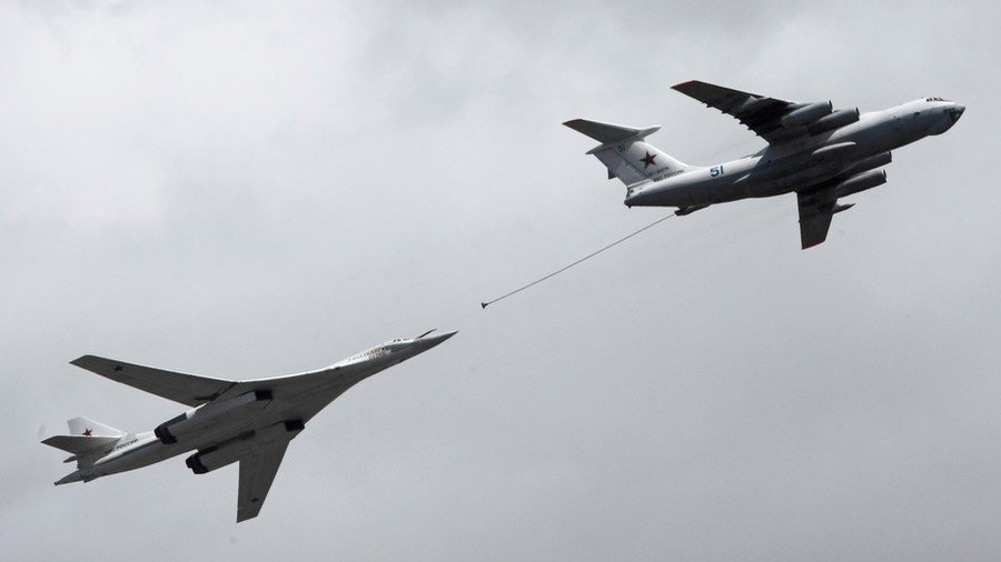 Russian heavy bomber Tu-160 executes mid-air refueling before landing in Arctic (VIDEO)