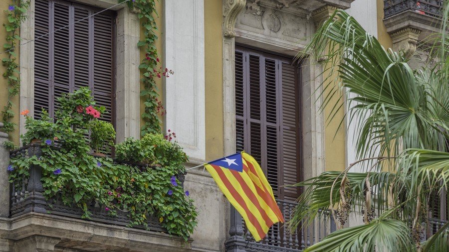 ‘What imbeciles’: Public slams Barcelona posters calling for Brits to ‘practice balconing’
