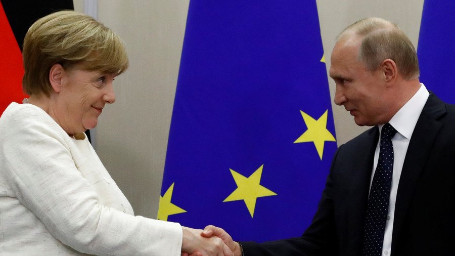 Putin & Merkel meet to discuss Nord Stream 2 pipeline outside Berlin (VIDEO)