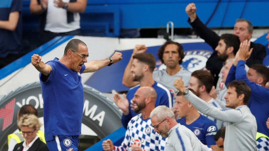 Chelsea boss Sarri seen clutching packet of cigarettes during Arsenal game (PHOTOS)