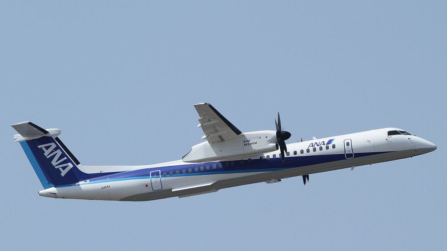 Airplane makes emergency landing in Peru with no nose gear (VIDEO)