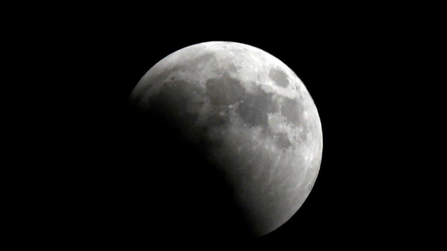 Polar ice on Moon raises hopes for lunar colony with water (PHOTOS)