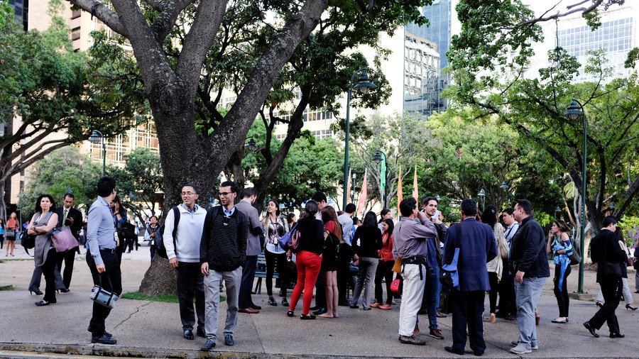 Thousands flee to safety after massive quake strikes Venezuela (PHOTOS, VIDEOS)