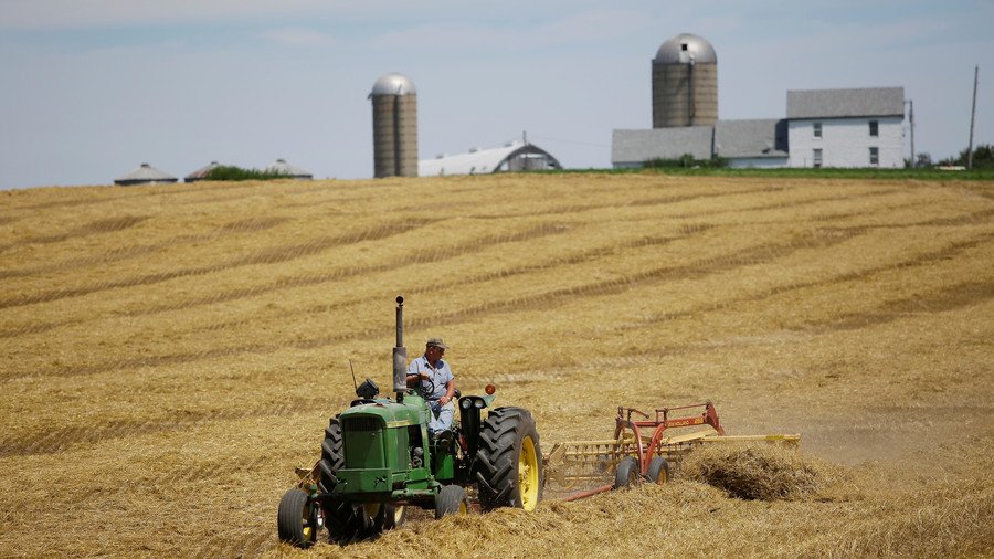 Trump gives US farmers $6bn in emergency relief to help weather trade war