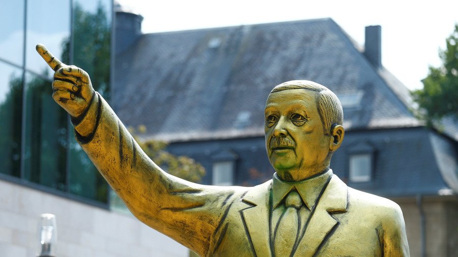 Golden statue of Erdogan appears in Germany, gets defaced & stirs controversy